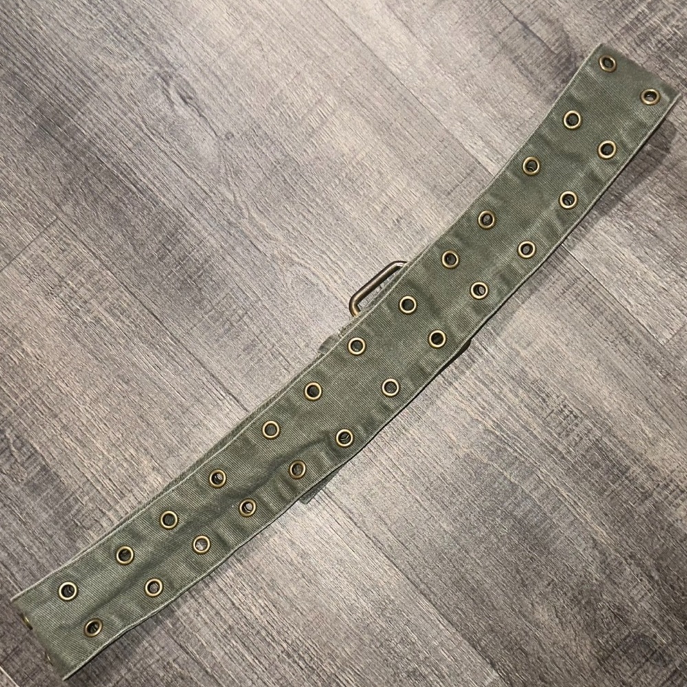 💞 Women’s 35 Inch Olive Green Grommet Belt - Picture 2 of 3